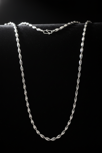 925 Silver Twisted Marquise Chain Necklace – Sculptural Elegance