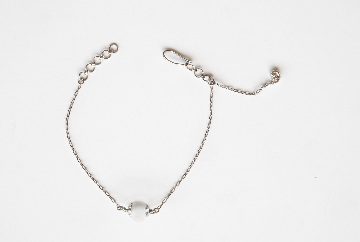 Minimalist Pearl & Sterling Silver Bracelet – Everyday Elegance